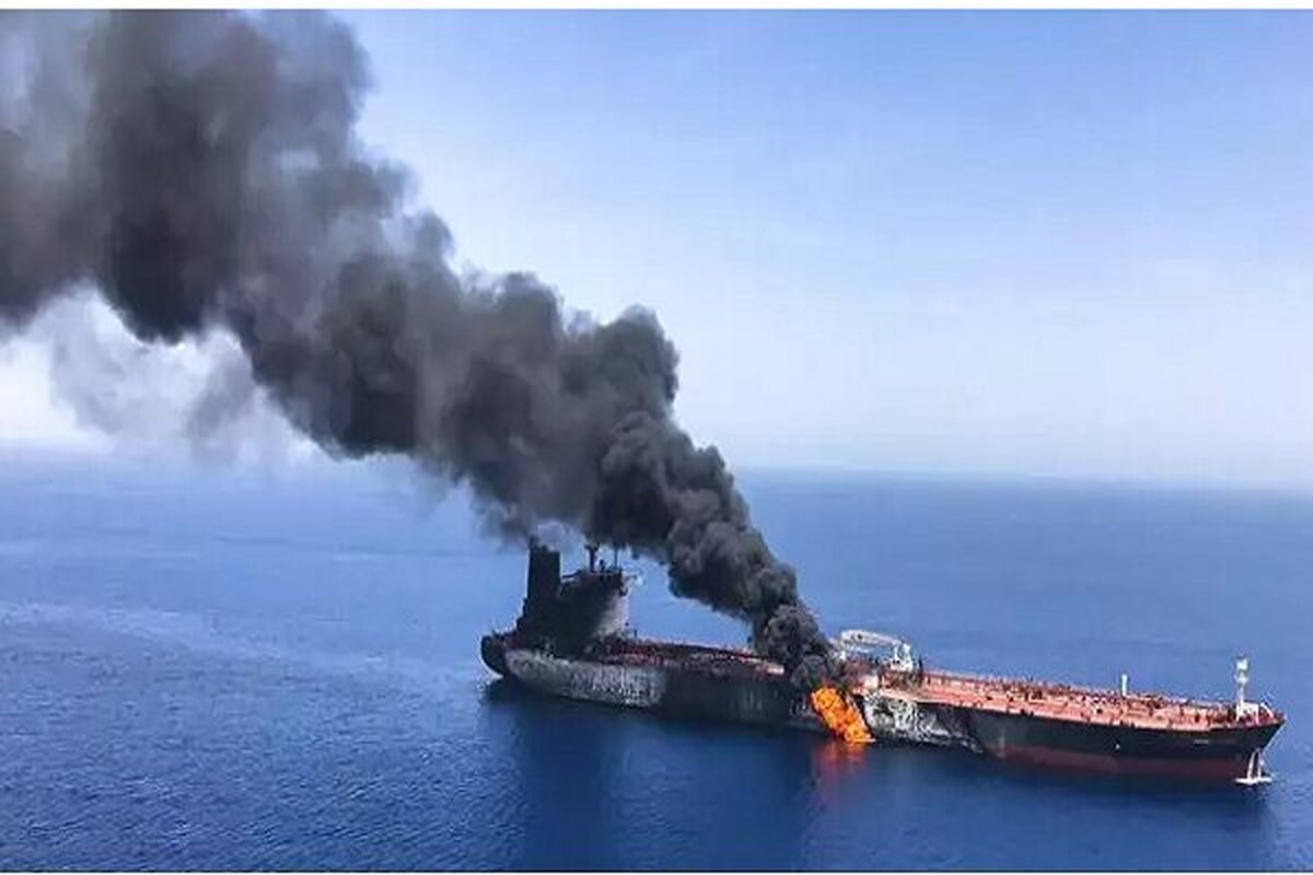 تصویری از حمله موشکی یمن به نفتکش انگلیسی