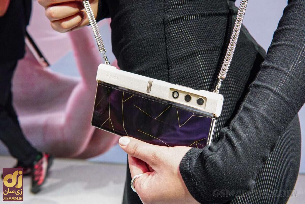 (تصاویر) طرح خلاقه یک شرکت در تولید گوشی با طرح کیف کوچک زنانه