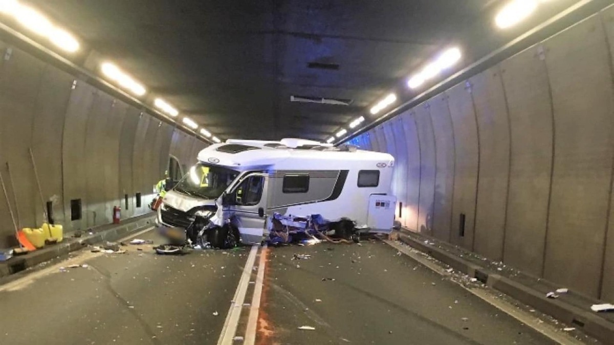 (ویدئو) رانندگی دیوانه‌وار راننده در تونل که منجر به تصادف شدید شد