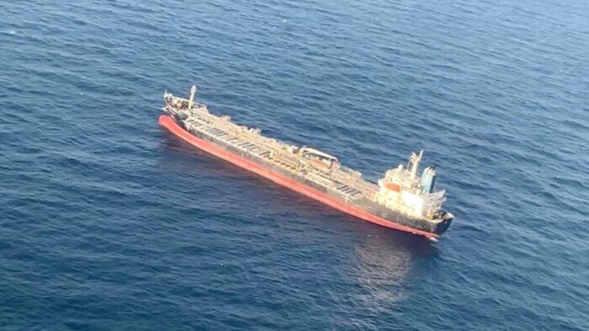 جنگ نفتکش‌ها به خارج دریای سرخ کشیده شد؛ آمریکا ایران را متهم کرد