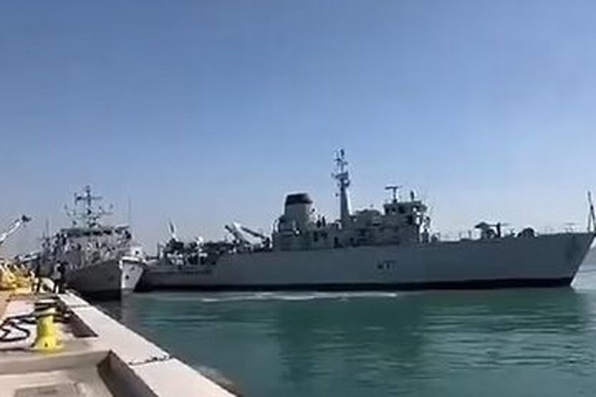 (تصاویر) صحنه برخورد عجیب دو کشتی جنگی انگلیس با هم در بحرین!