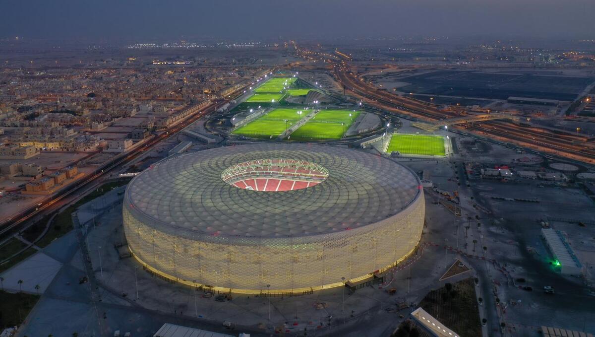 (ویدئو) قطری‌ها در حال آماده‌سازی ورزشگاه برای بازی امروز ایران و قطر