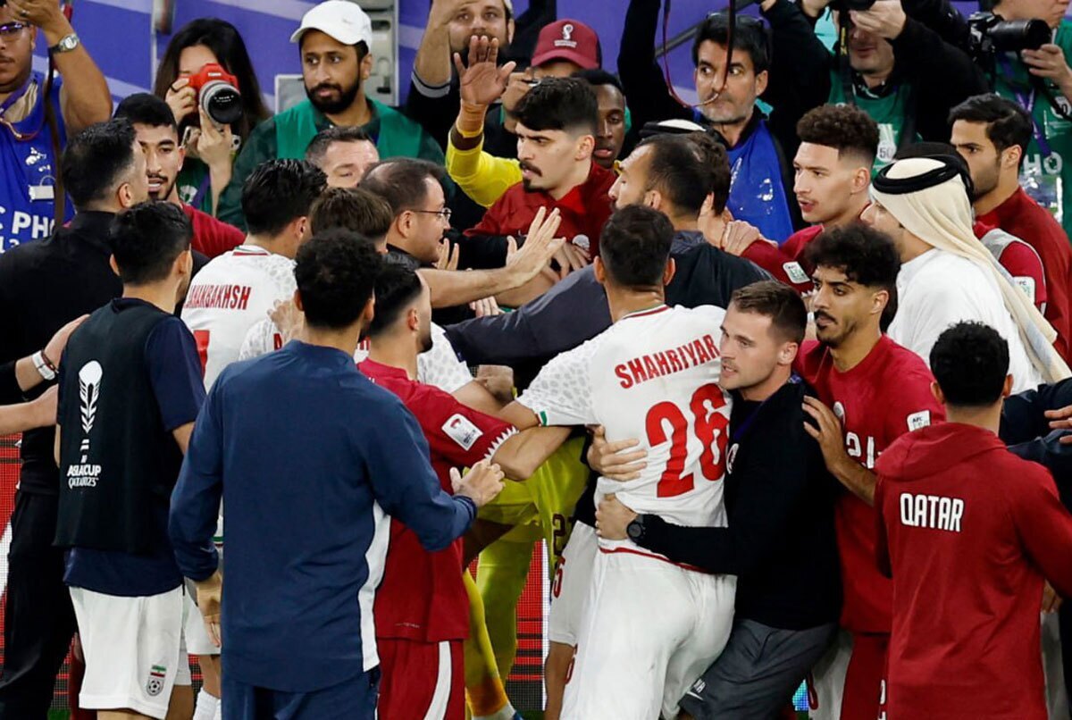 (ویدئو) درگیری شدید بین بازیکنان ایران و قطر پس از سوت پایان بازی