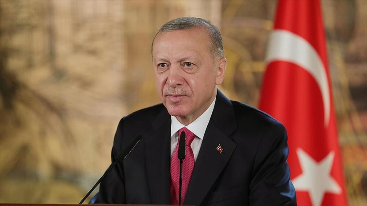 (ویدئو) اتفاقی عجیب که به خاطر پاک کردن بینی اردوغان افتاد!