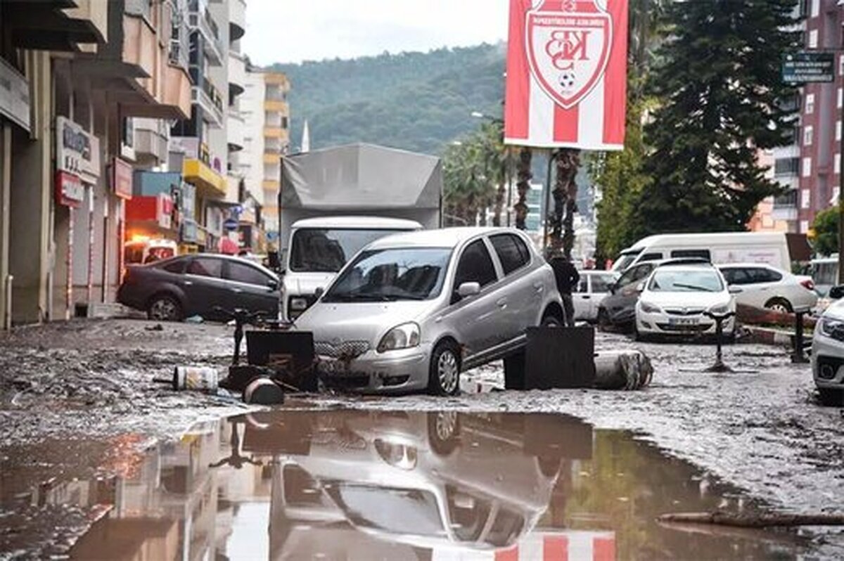 (ویدئو) بارش شدید باران و سیل آنتالیای ترکیه را با خود برد!