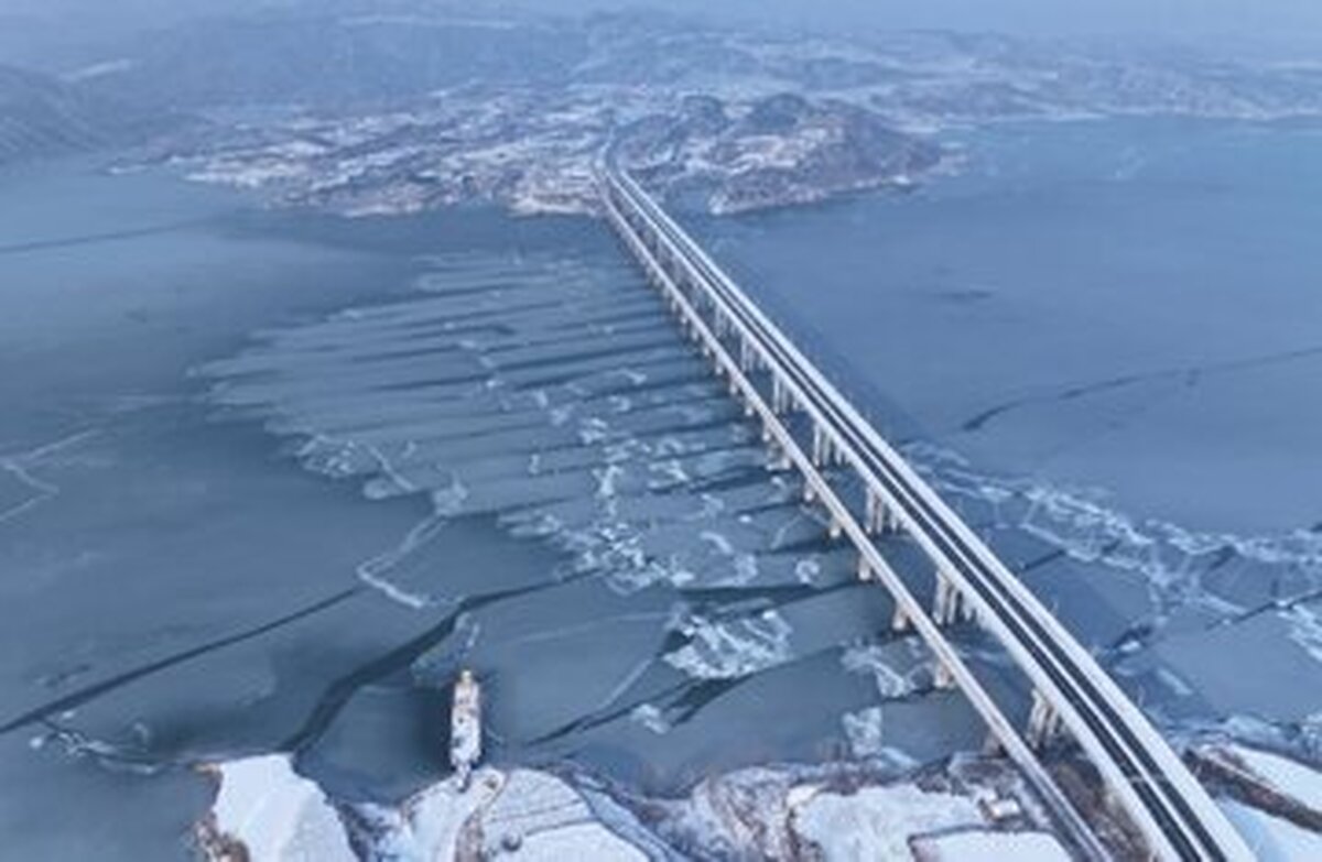 طولانی‌ترین رودخانه جهان یخ زد/ عکس