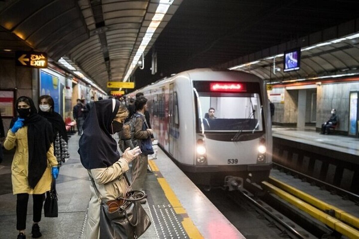 (عکس) واژگونی عجیب قطار متروی تهران در مسیر پایانه صادقیه