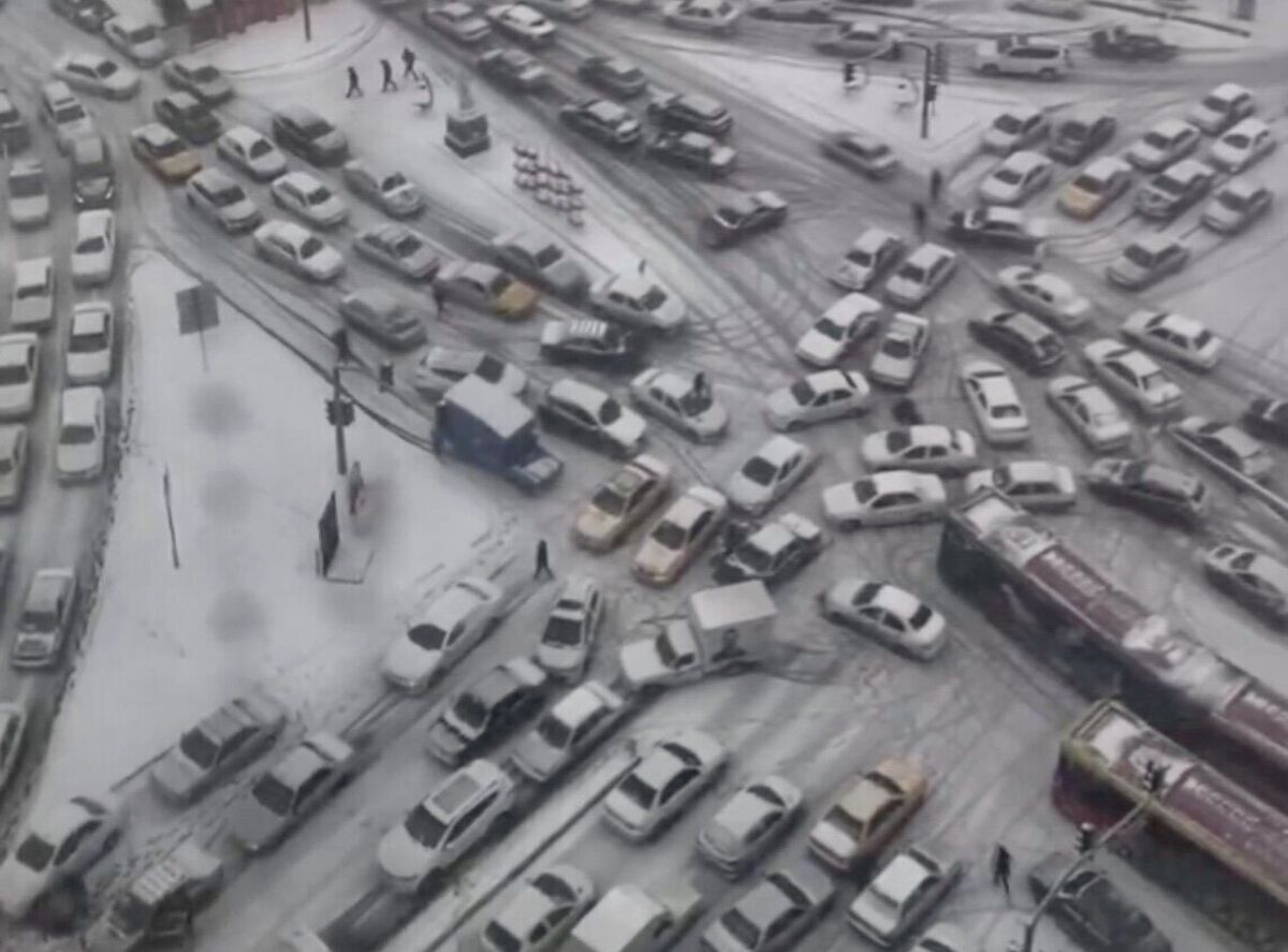 (ویدئو) وضعیت معابر تبریز پس از بارش سنگین شبانه برف