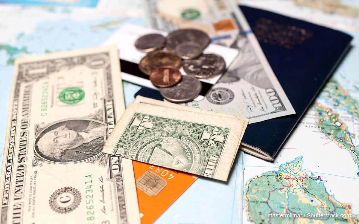 (ویدئو) وضعیت عجیب فروش ارز مسافرتی در فرودگاه امام(ره)