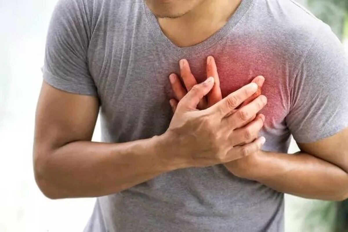۳ علت تپش قلب شدید بعد از خواب / دلایل افزایش ضربان قلب در صبح‌ها