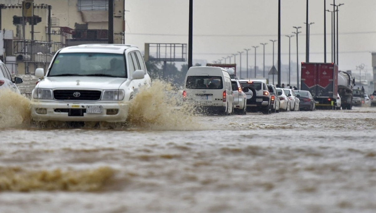 (ویدئو) باران شدید در امارات و عربستان و جاری‌شدن سیلاب