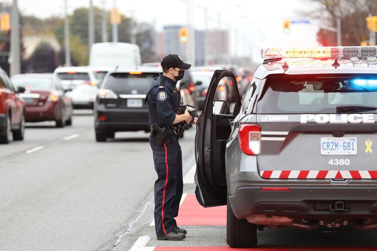 (ویدئو) حرف‌های ترسناک پلیس کانادا: سوییچ خودروهایتان را جلوی در بگذارید تا کشته نشوید!