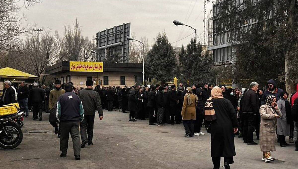 کیهان: تشکیل صف‌های طولانی برای تهیه گوشت تقصیر اصلاح‌طلبان است!