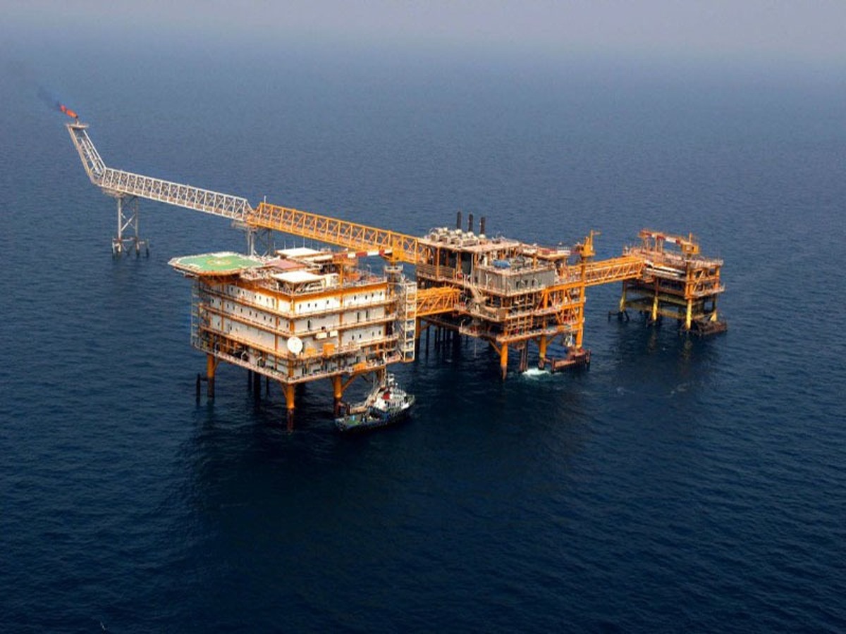 امضای بزرگ‌ترین قرارداد‌های نفتی یک دهه اخیر صنعت نفت ایران