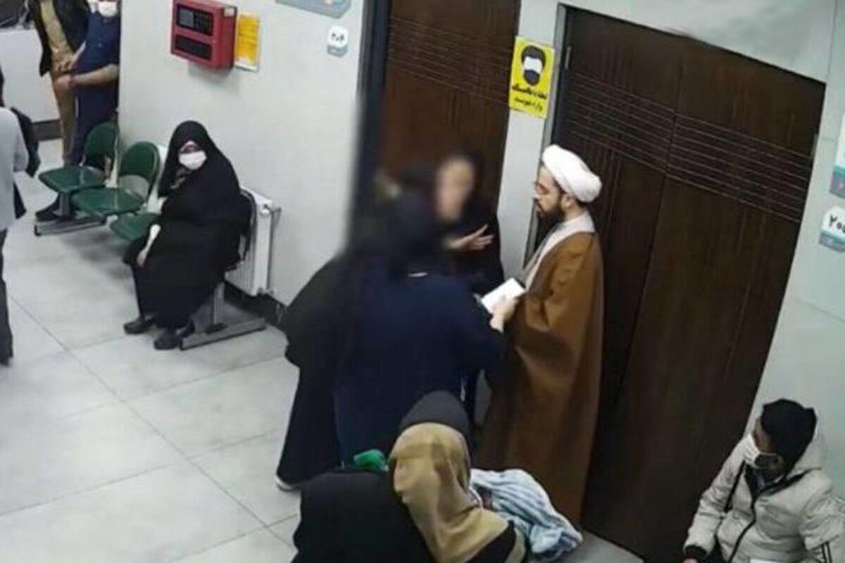 کیهان پی‌گیر مجازات زن درمانگاه قم که سوژه عکاسی طلبه شد