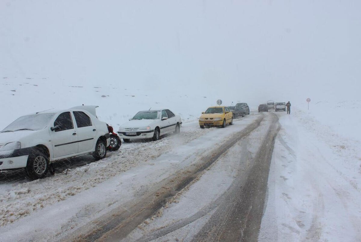 بارش برف و باران در جاده‌های ۲۶ استان کشور؛ کدام جاده‌ها مسدود شدند؟
