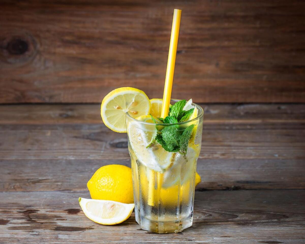 نظر کارشناسان درباره نوشیدن روزانه ترکیب آب و لیمو