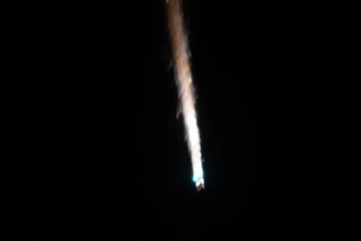 شکار صحنه سوختن فضاپیمای روسی توسط یاسمین مقبلی
