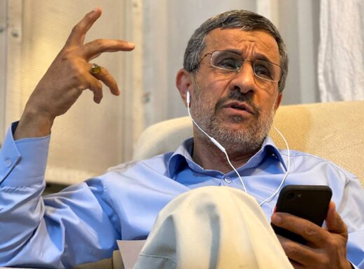 عکسی تازه از احمدی‌نژاد با یک تیپی متفاوت