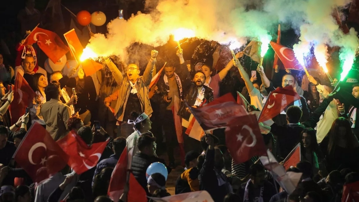 (ویدئو) جشن و پایکوبی در ترکیه درپی شکست اردوغان