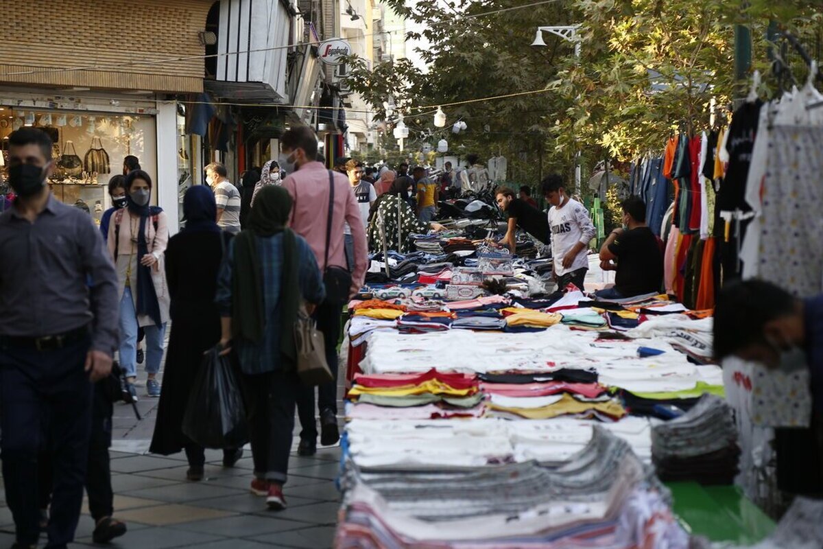 رشد قارچ گونه دستفروشی در تهران / ۲۰ هزار دستفروش در خیابان‌ها