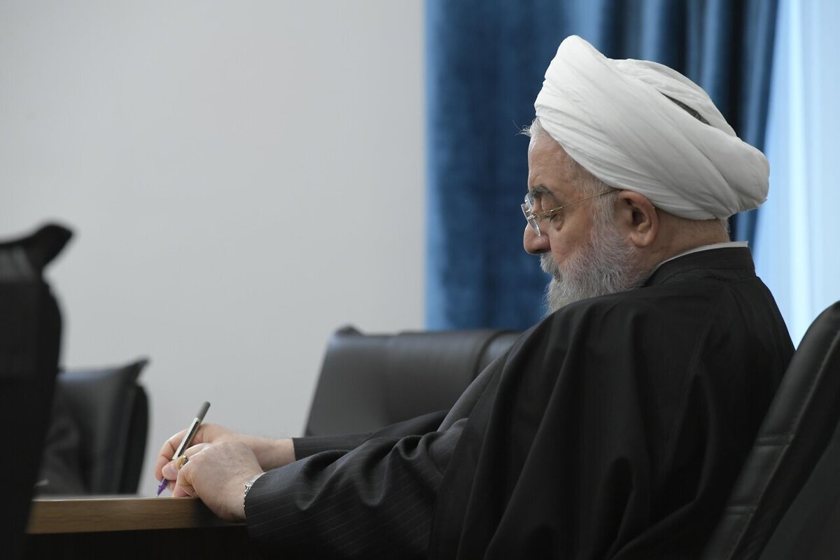 چرا حسن روحانی و دولتمردانش کمتر از حق قانونی حقوق می‌گرفتند؟!
