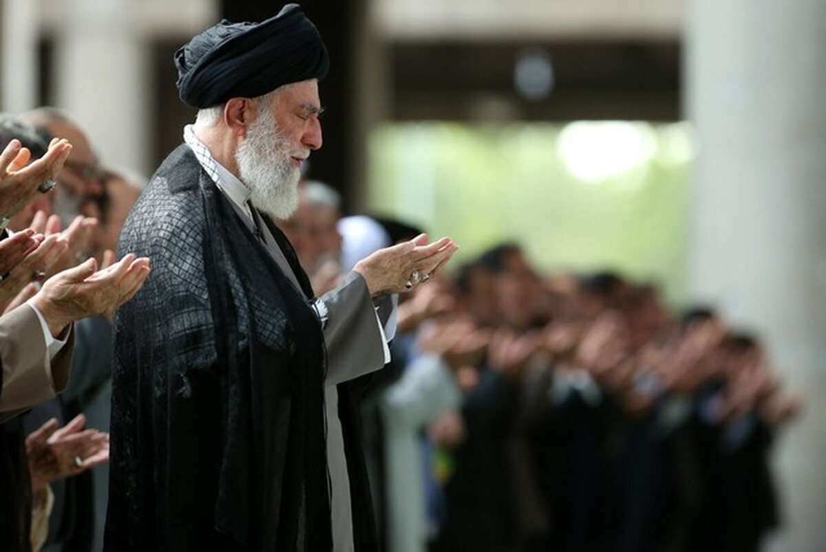 (ویدئو) صف اول حاضران در نماز عیدفطر در مصلی تهران