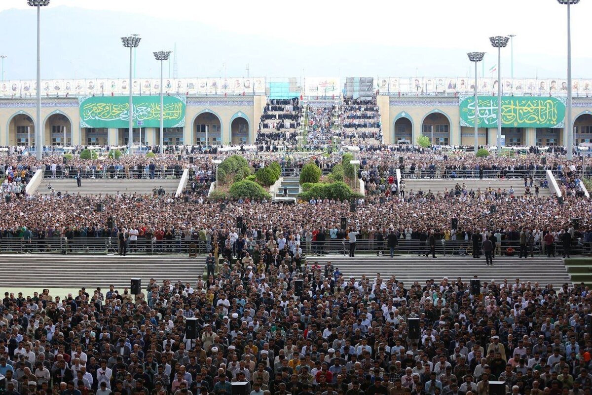 (ویدئو) تصویر هوایی از حضور مردم در نماز عید فطر در مصلی تهران