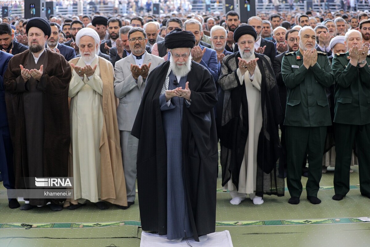 (تصاویر) اقامه نماز عید فطر به امامت رهبر انقلاب