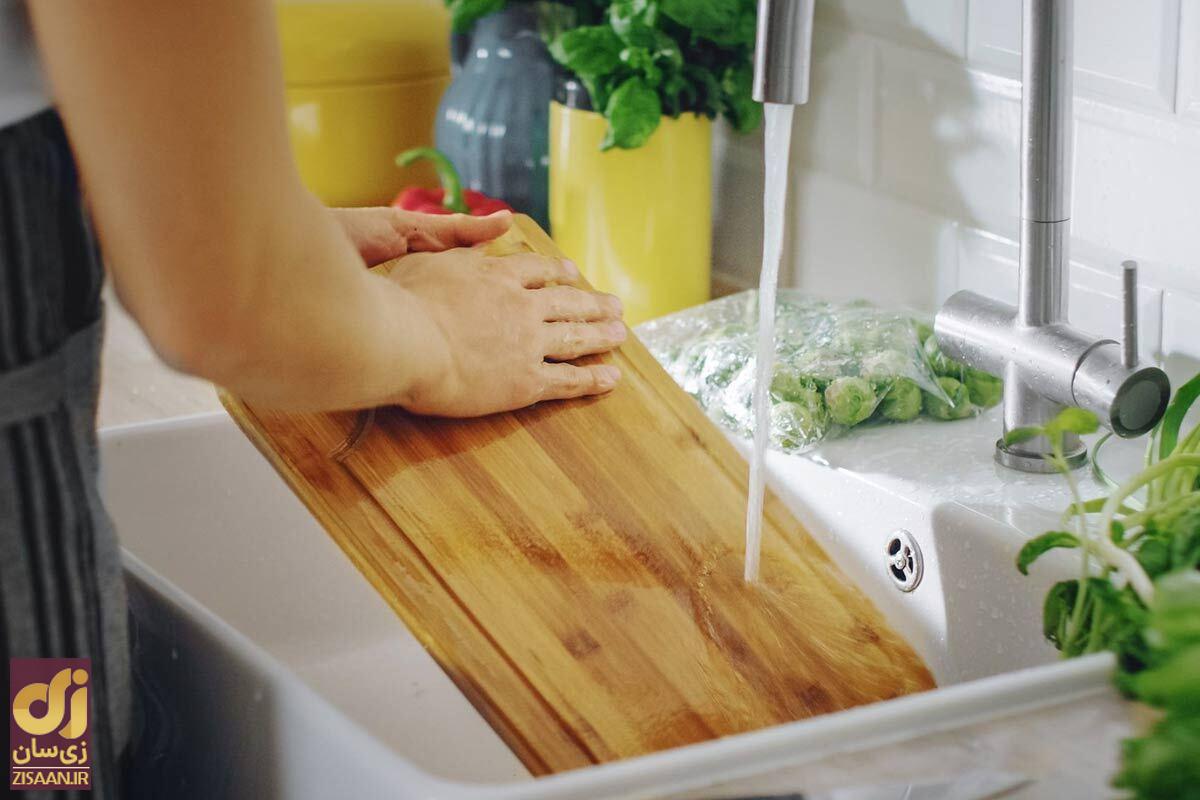 نحوه شستن و تمیز کردن تخته آشپزخانه چوبی و پلاستیکی | روش از بین بردن بوی بد تخته آشپزخانه