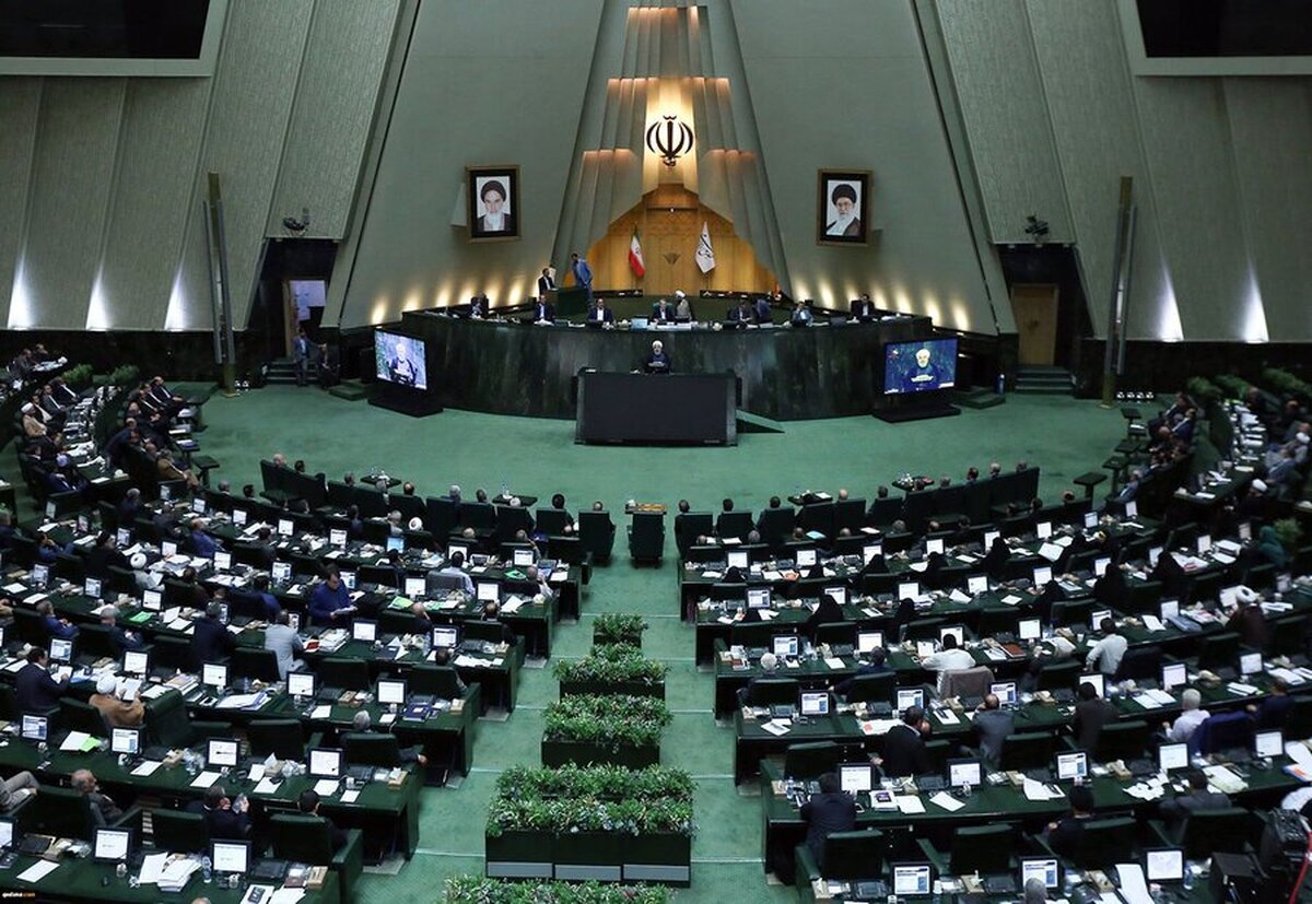 (عکس) تصویری از مجلس در پی حمله ایران به اسرائیل