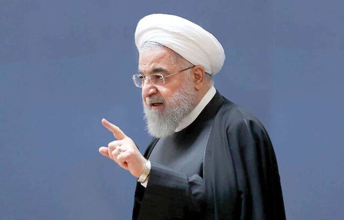(عکس) هدیه خاصی و ویژه‌ای که حسن روحانی دریافت کرد؛ عبای عربی بر تن رئیس‌جمهور سابق