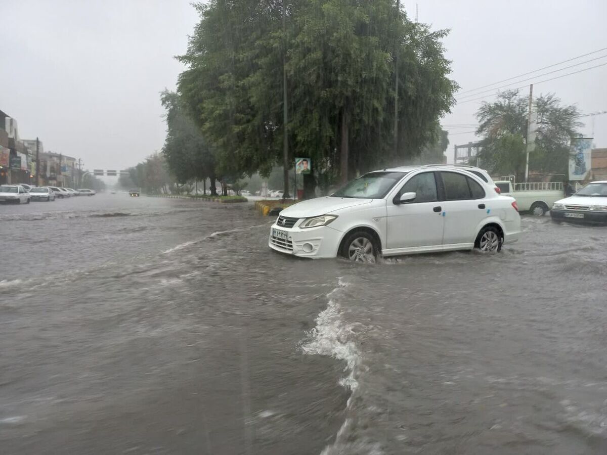 آب‌گرفتگی خیابان‌ها پس از بارش کم سابقه در اهواز + ویدئو