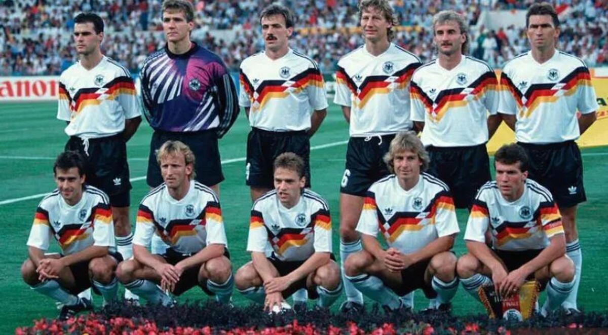 چرا لباس تیم ملی آلمان این قدر جنجالی شد؟