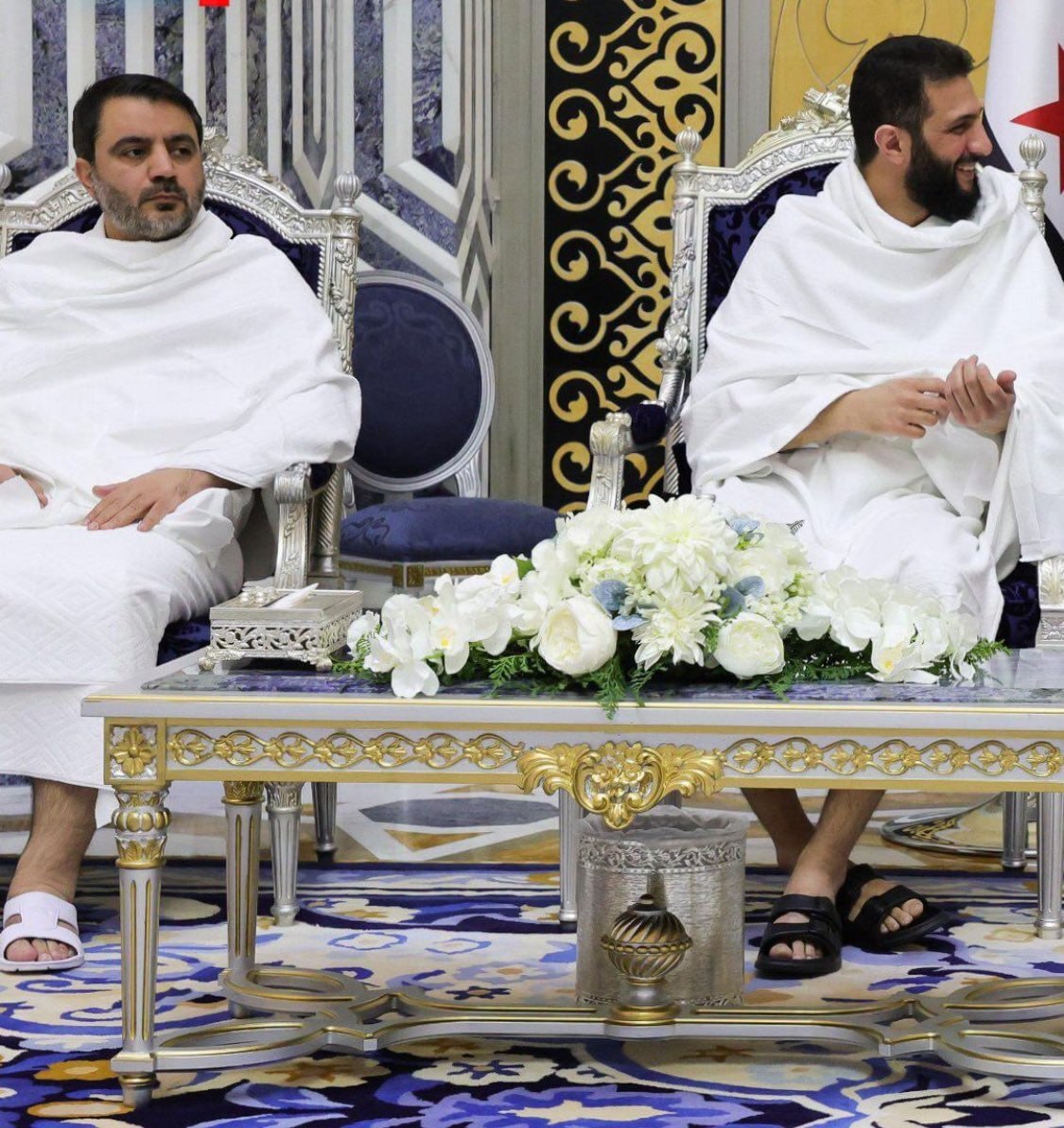 (ویدئو) محمد الجولانی با تایید بن سلمان وارد کعبه شد! (ویدئو) محمد الجولانی با تایید بن سلمان وارد کعبه شد!