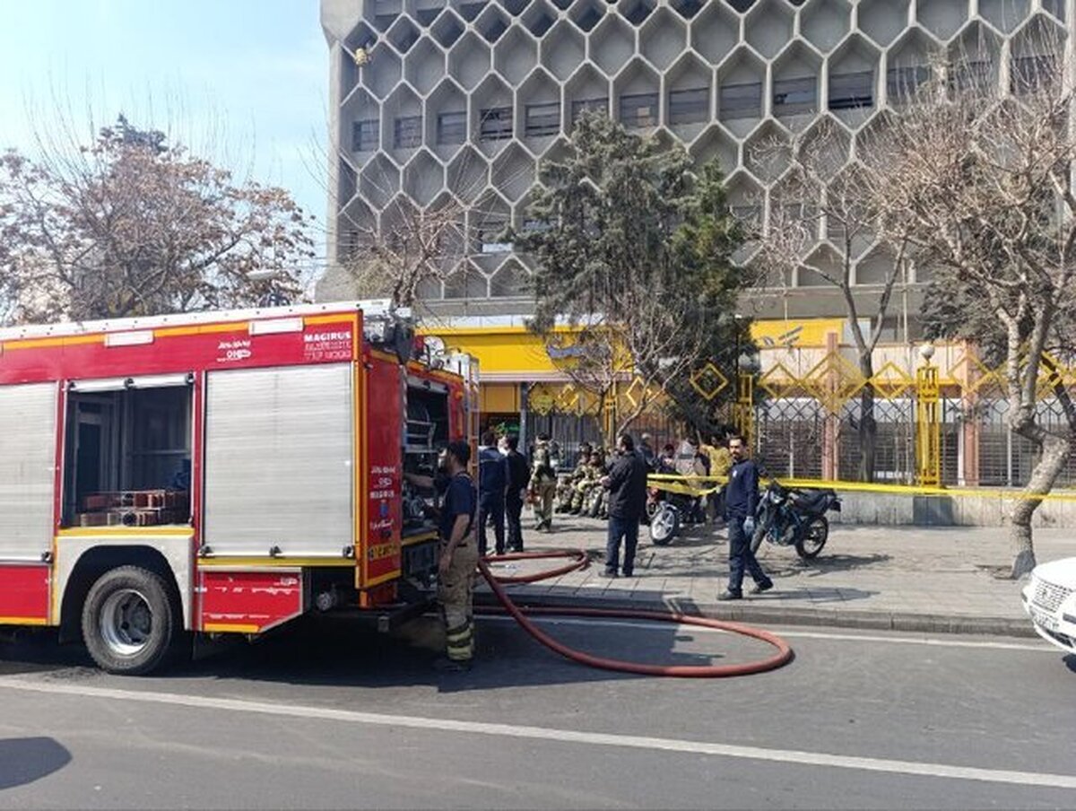 آتش‌سوزی در ساختمان معروف اداره پست چهارراه لشکر