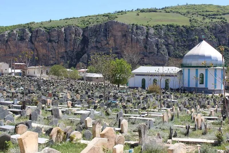 اولین قبرستان مسلمانان در ایران کجاست؟ + عکس