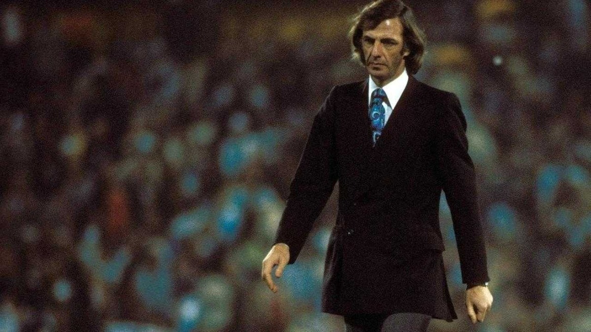 سزار لوئیس منوتی مربی قهرمان جام جهانی ۱۹۷۸ به مارادونا پیوست