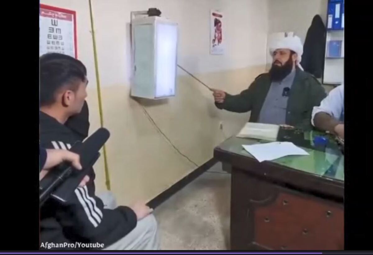 ویدئو | تبدیل شدن یک عضو طالبان از نانوا به چشم پزشک!