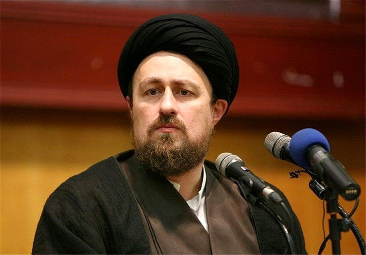 عکس | چهره خندان سید حسن خمینی پس از در آغوش گرفتن ایران