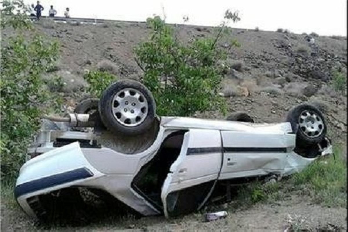 ویدئو| سقوط دو خودرو از جاده دسترسی هفت چشمه