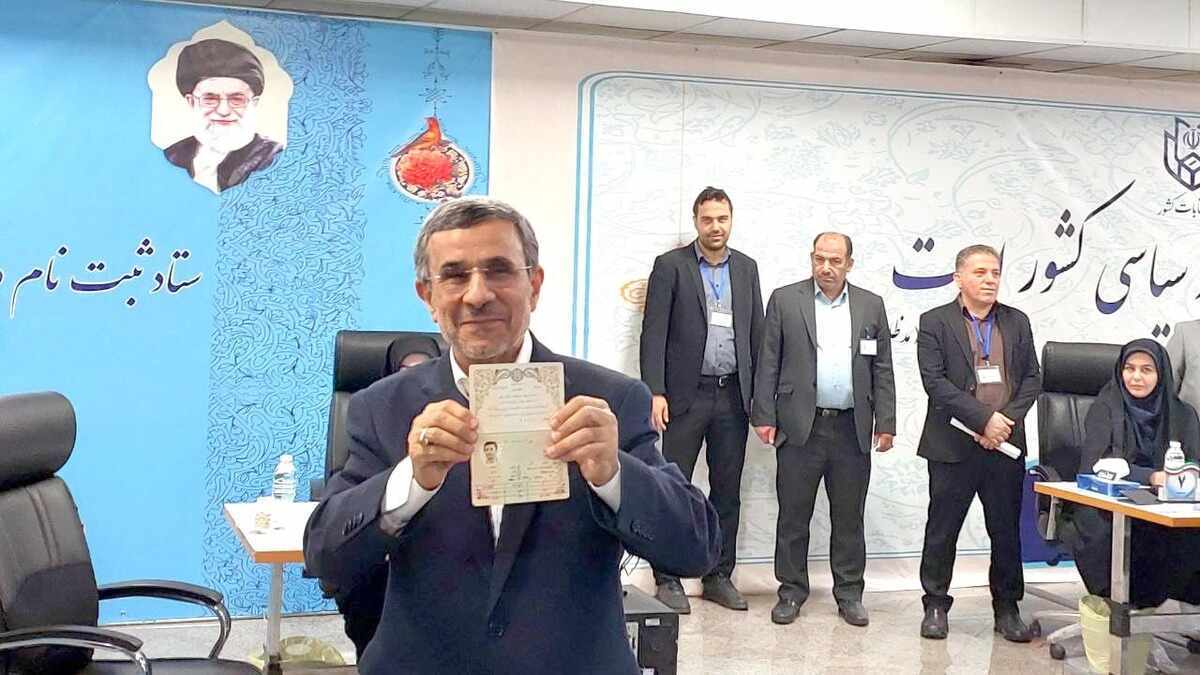 همراهان محمود احمدی‌نژاد در ستاد انتخابات چه کسانی بودند +عکس
