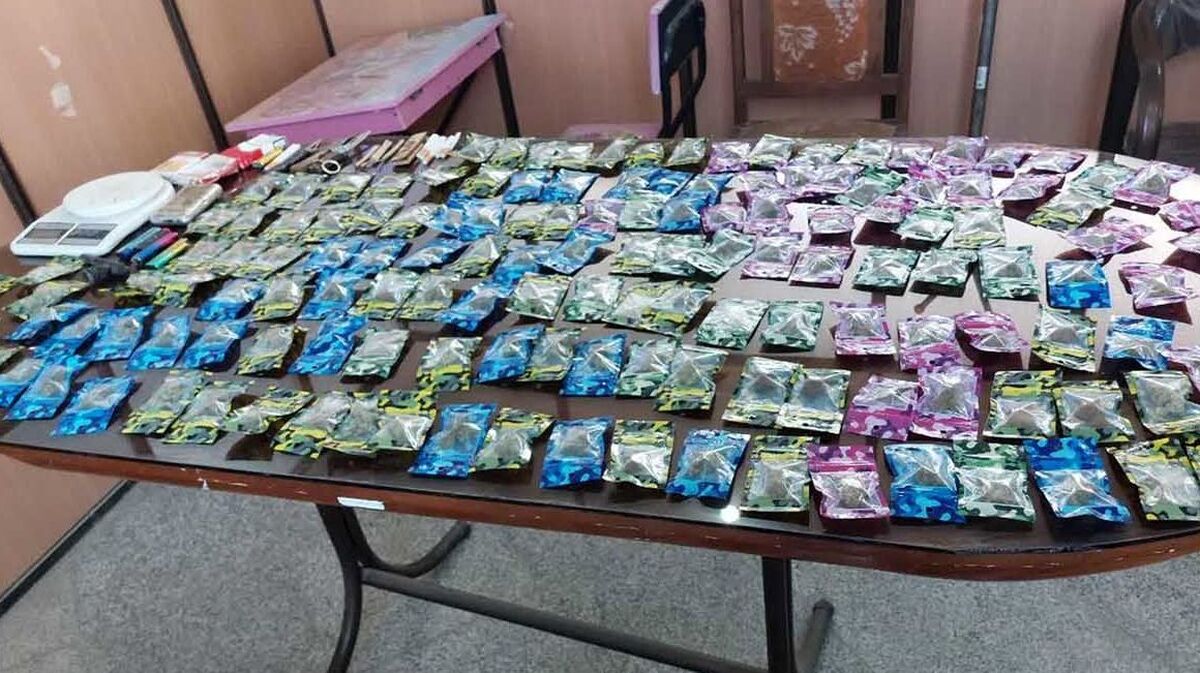 یک مسافر ۱۶۵ بسته مواد مخدر بلعید