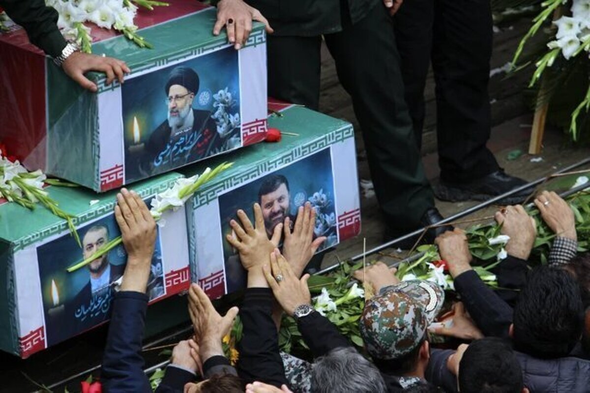 عکس | چهره غمگین وحید شمسایی در مراسم تشییع رئیسی