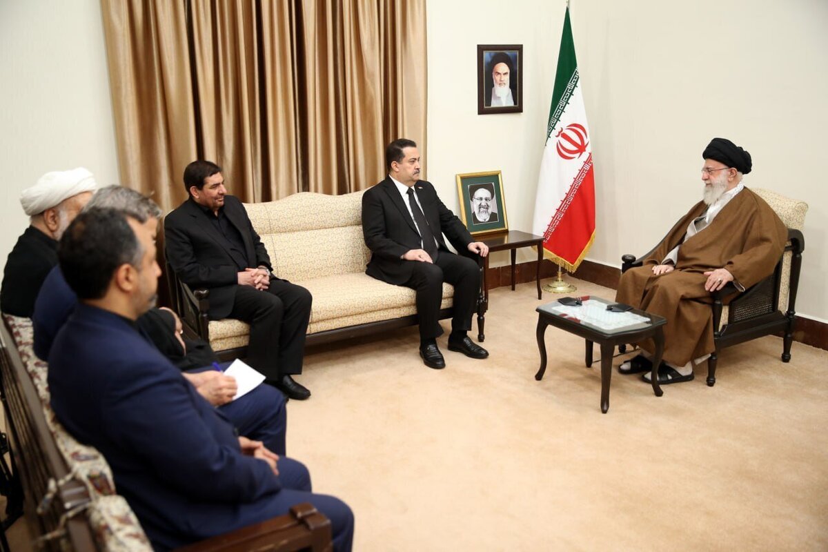 رهبر انقلاب: همان مسیر همکاری‌ها و توافق‌ها با دولت عراق ادامه پیدا خواهد کرد