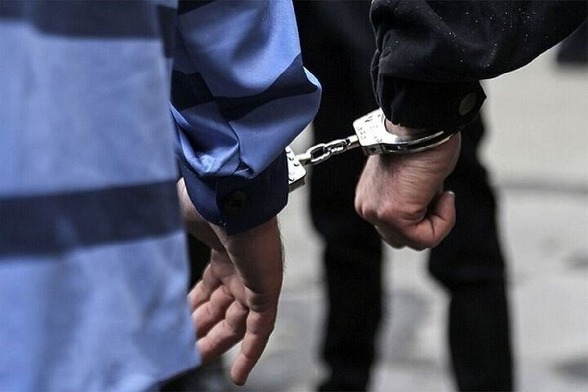 دستگیری مردی که با قمه و کلت زورگیری می‌کرد