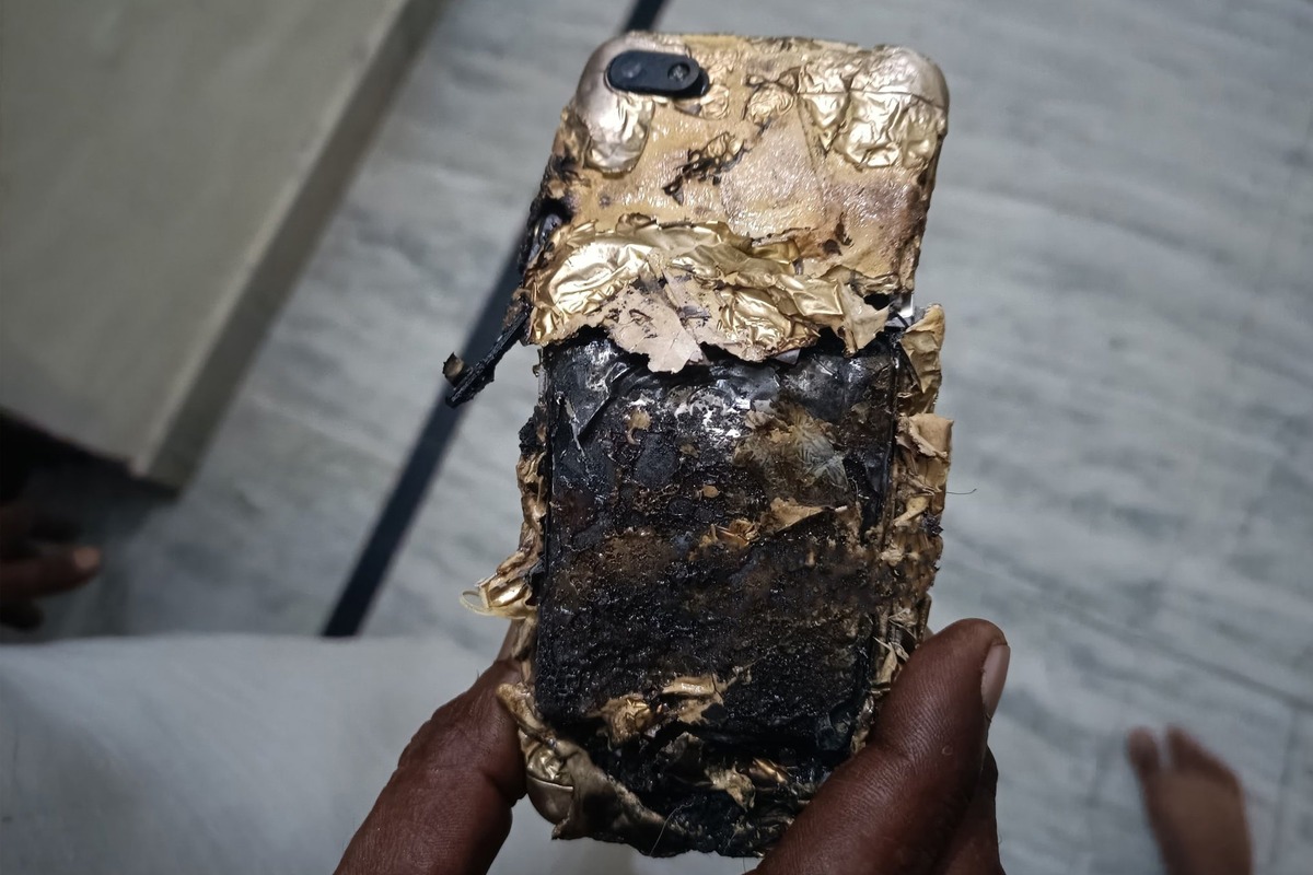 ویدئو | انفجار وحشتناک باطری موبایل شیائومی در شهریار