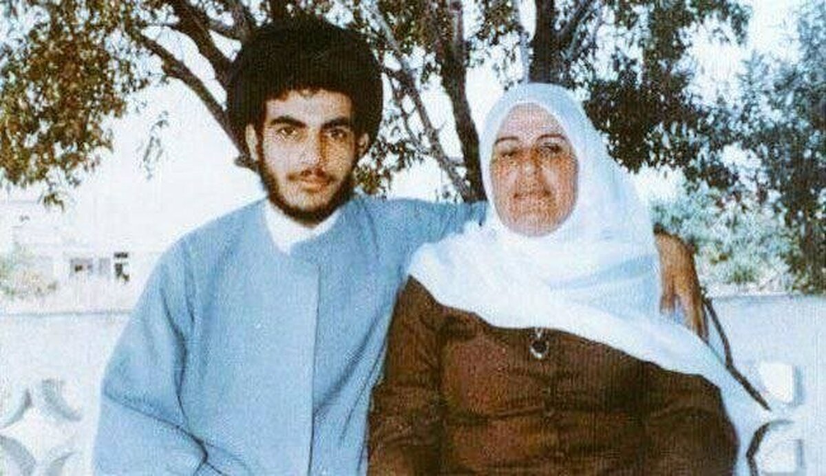 تصاویر دیده نشده از سیدحسن نصرالله در کنار مادرش