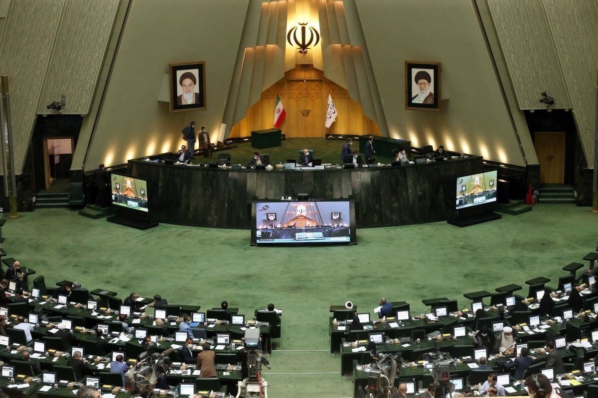 ویدئو / اشک‌های تلخ وزرای دولت در فراق شهید رئیسی در افتتاحیه مجلس دوازدهم