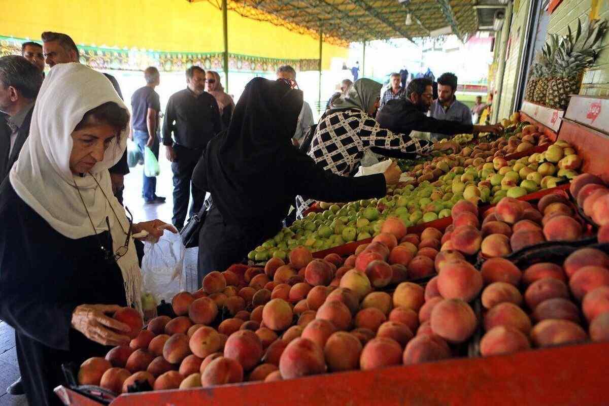 قیمت چهارکیلو میوه بیشتر از دستمزد ۲.۵ روزِ کارگران؛ سبدِ بابا «میوه» ندارد!